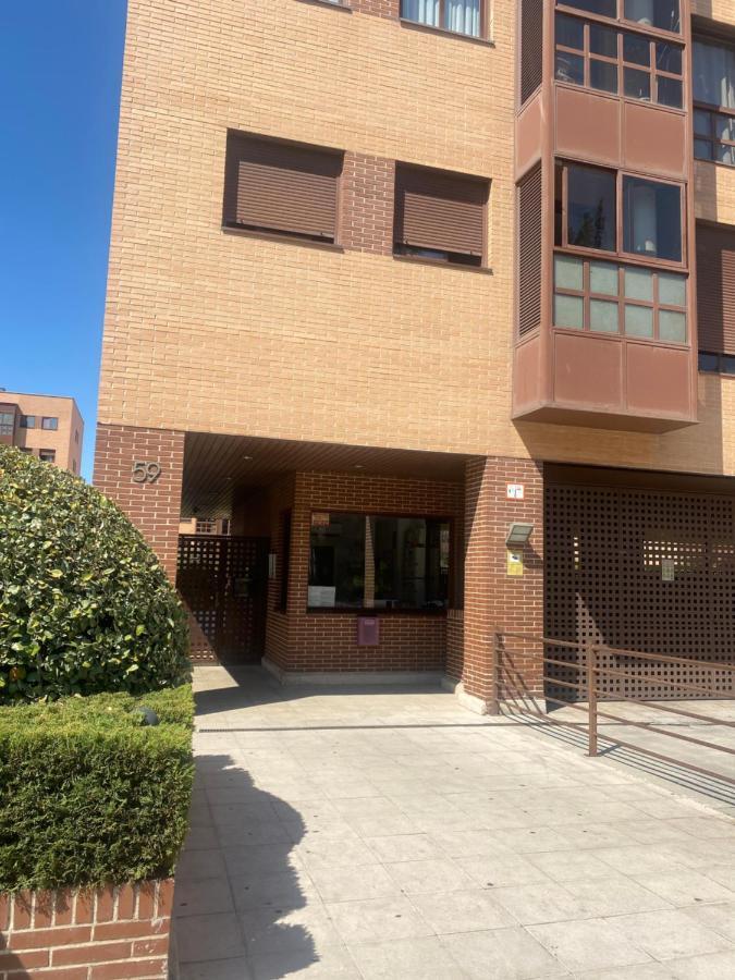Deyanira Suite, Aeropuerto, Ifema Madrid Exterior photo